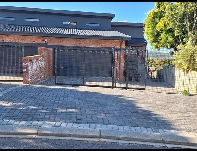 3 BEDROOM TOWNHOUSE FOR SALE IN HARTENBOS HEUWELS